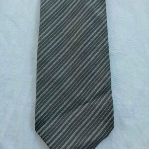Authentic Original Giorgio Armani Cravatte Gray Striped Pattern 100% Silk Tie